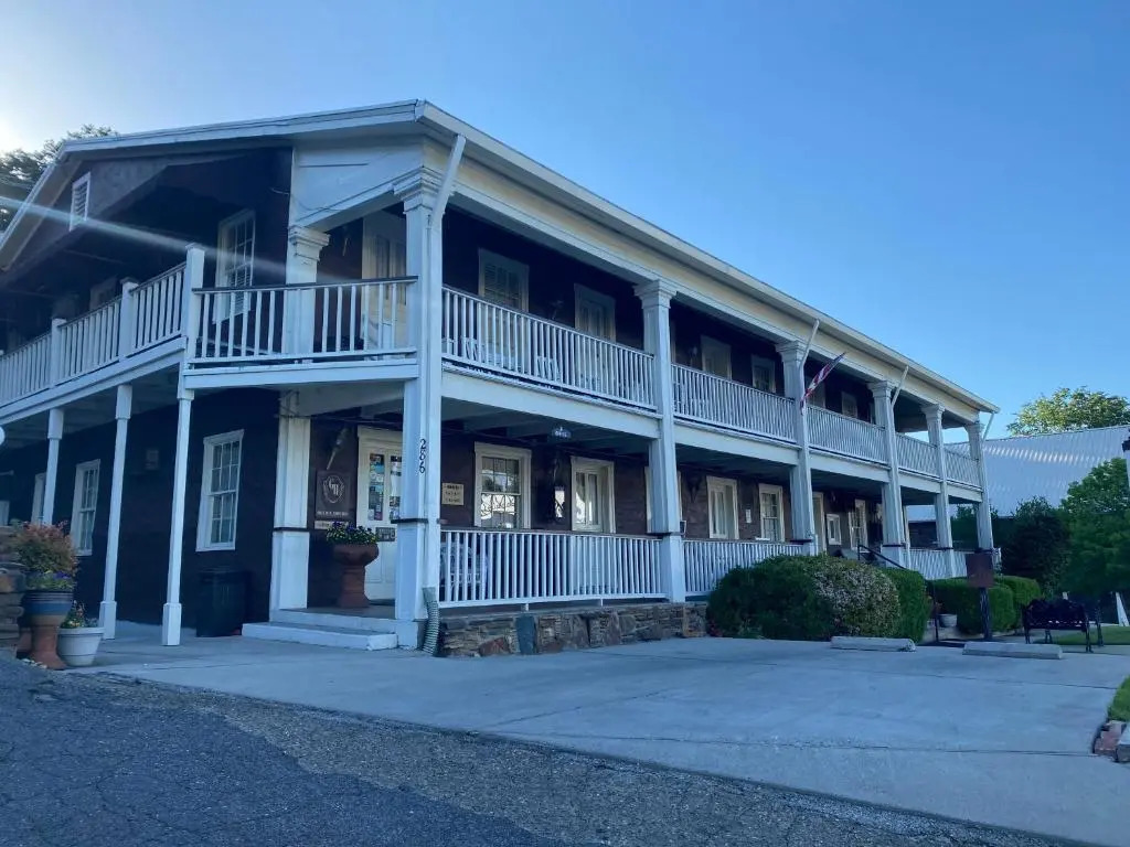 Gunn House Hotel