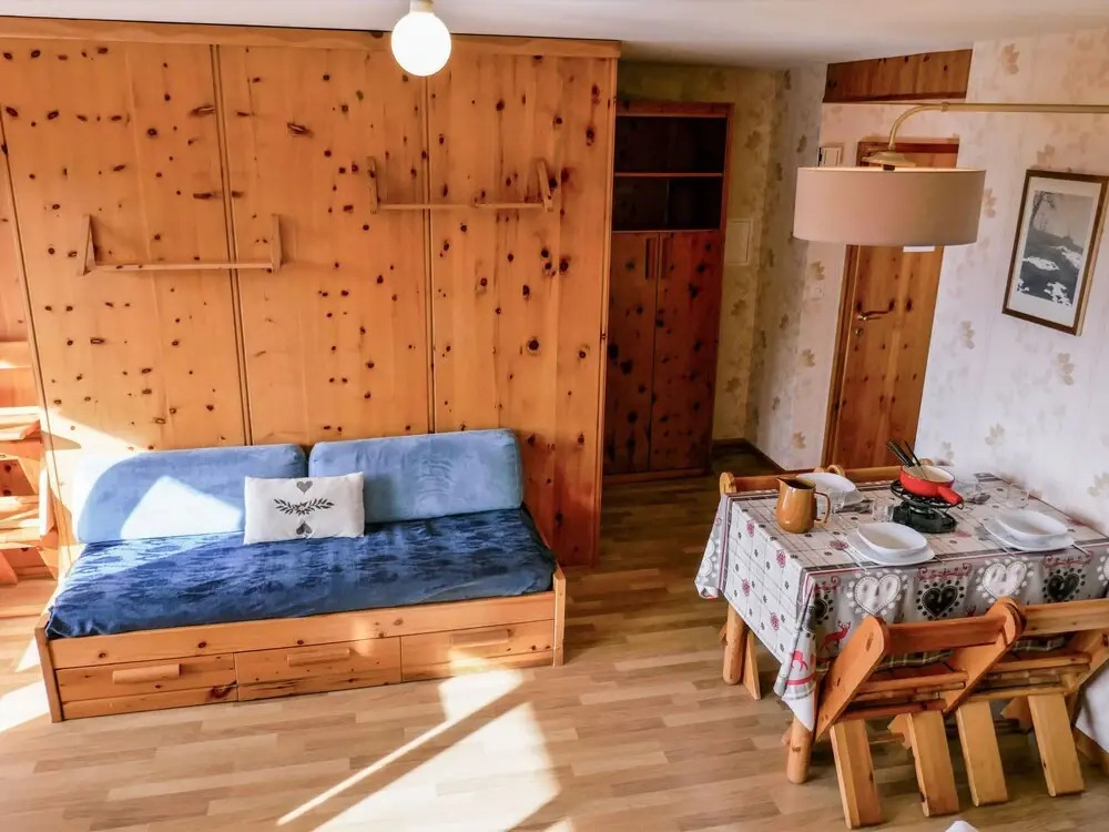 Apartment Chaedoz 43 by Interhome