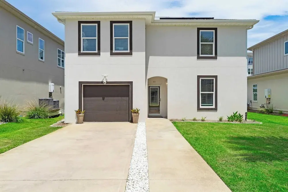 Family-friendly, Close to Beach & Game Room Windswept by Avantstay