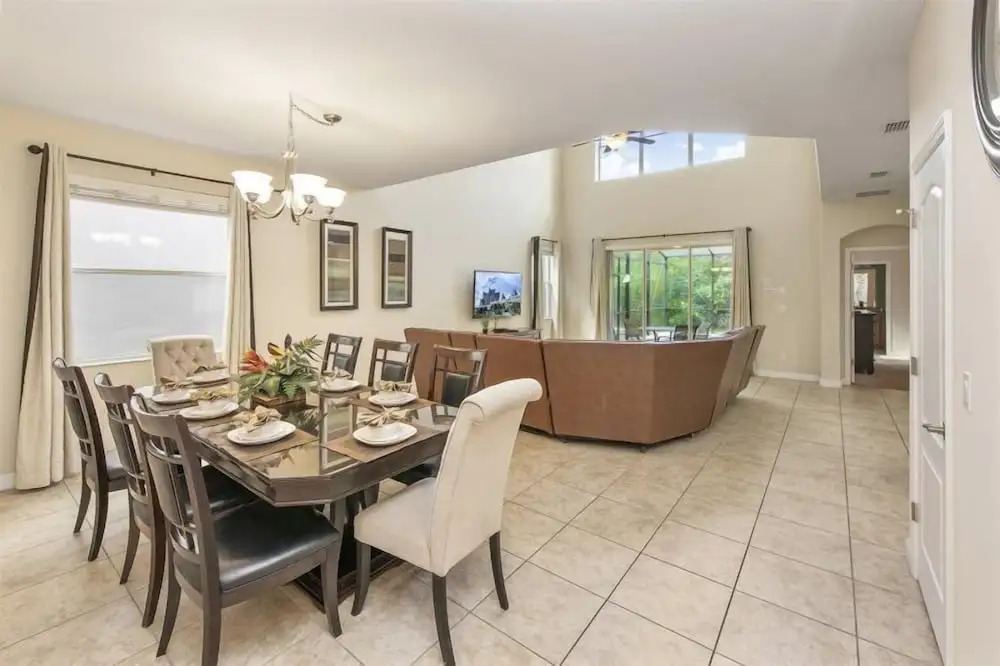 Contemporary 5 Bed 5 Bath Single Family With Upgrades
