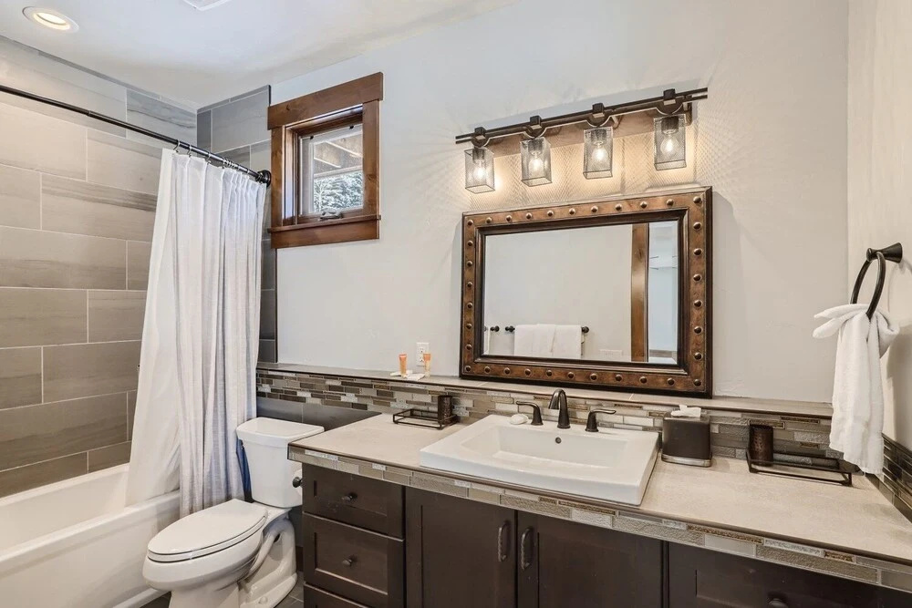 Mountain Oasis Dreams, 7 bedroom home with Hot tub, New listing! 8 Home by RedAwning