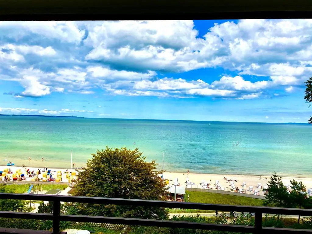 Studio-Apartment mit Panorama-Meerblick und direkter Strandlage in Scharbeutz