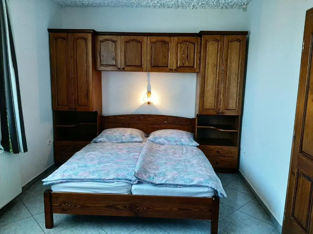 32 fös apartman