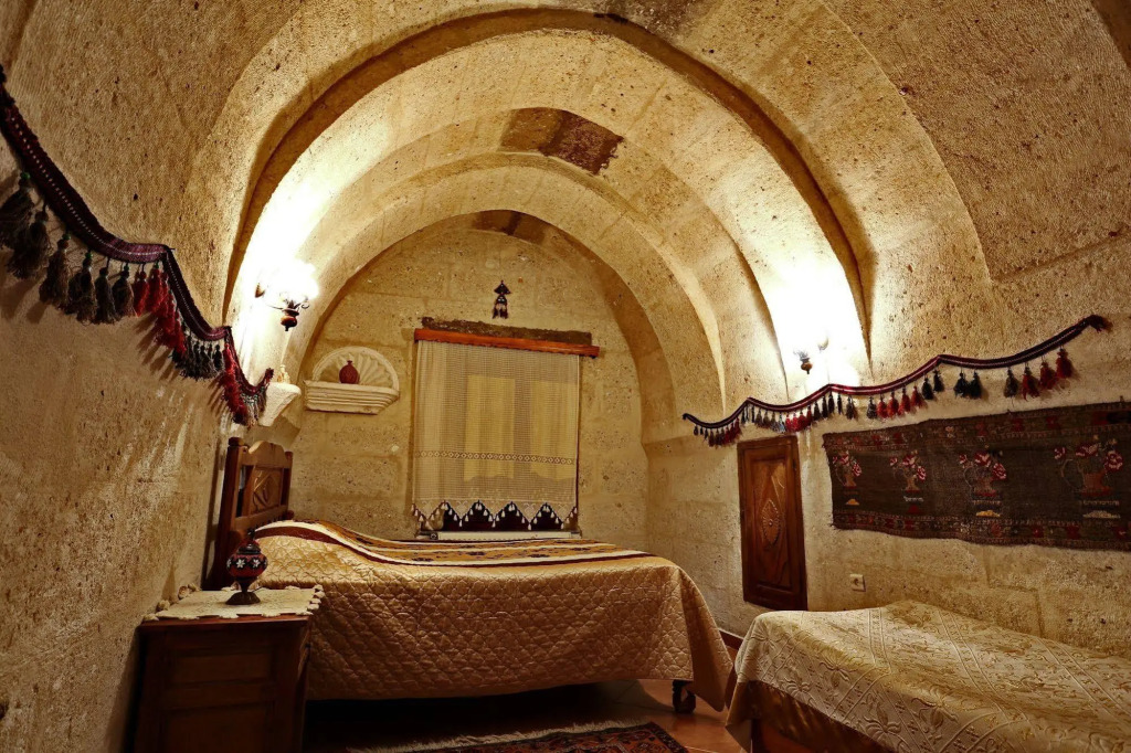 Anatolia Raymonde Cave House