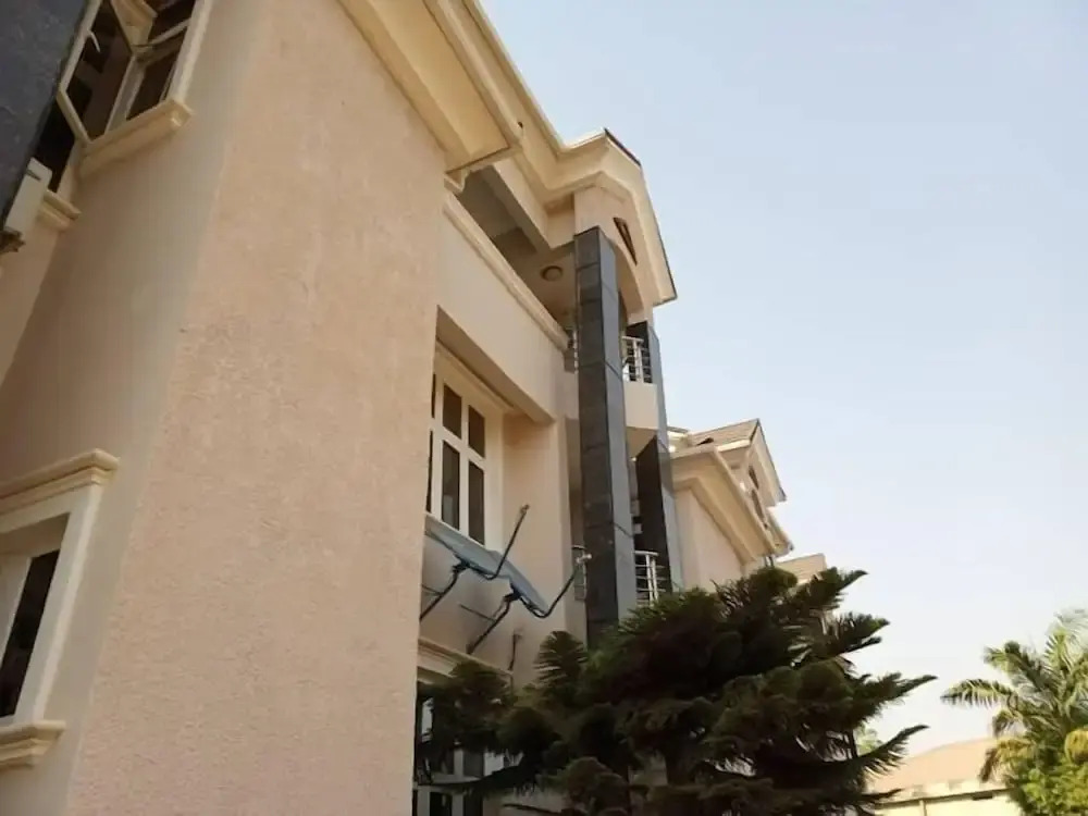 Hillview Apartments