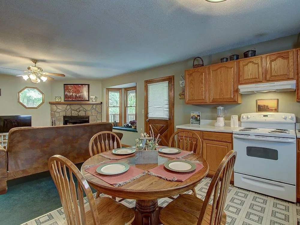 Dreamweaver 1 Bedroom 1 Bathroom Cabin
