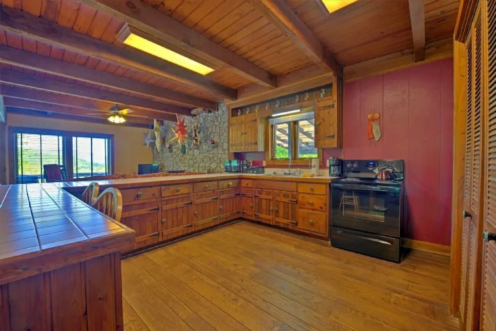 Red Nova - 3 Br Home