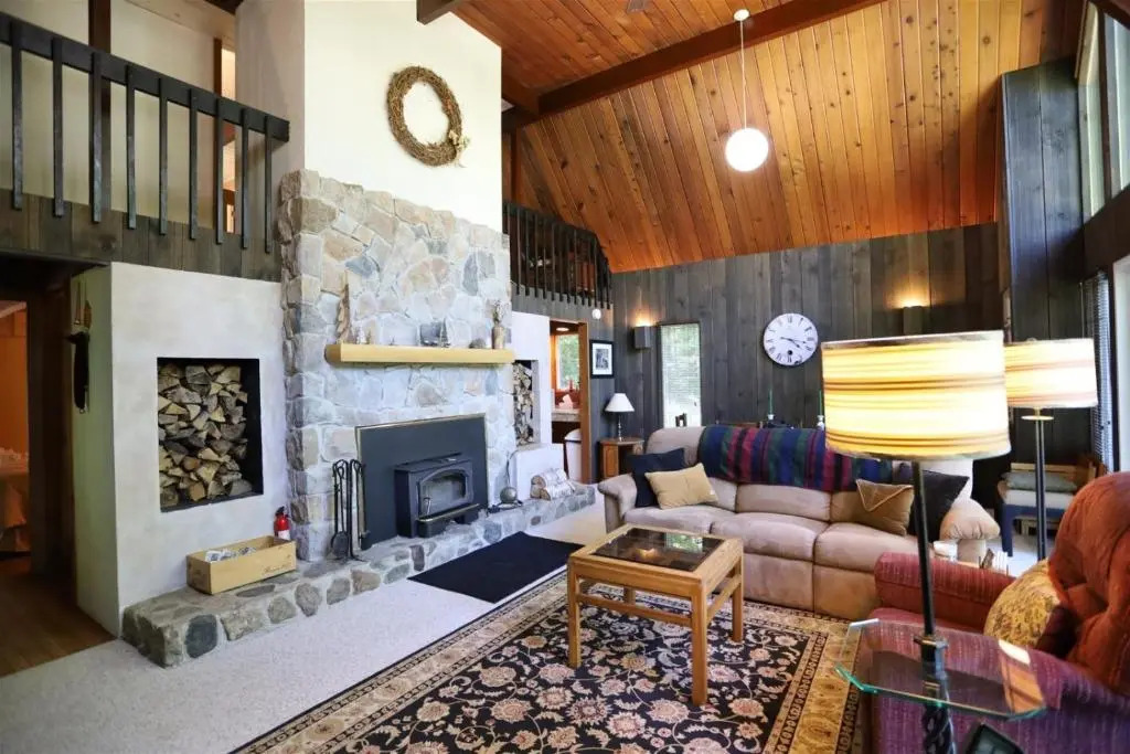 Pet-friendly Private Vacation Home in the White Mountains - Sh70c