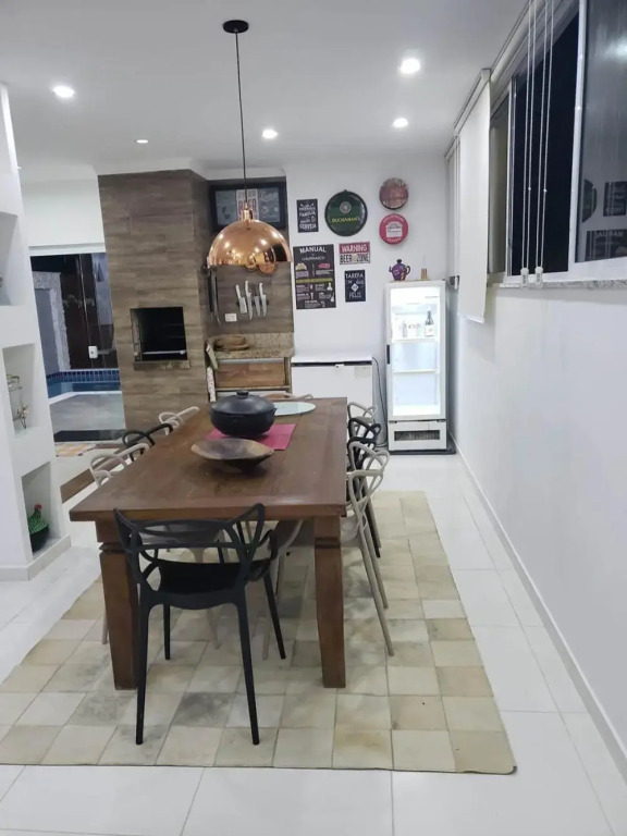 Casa com piscina e churrasqueira em Massaguaçu SP
