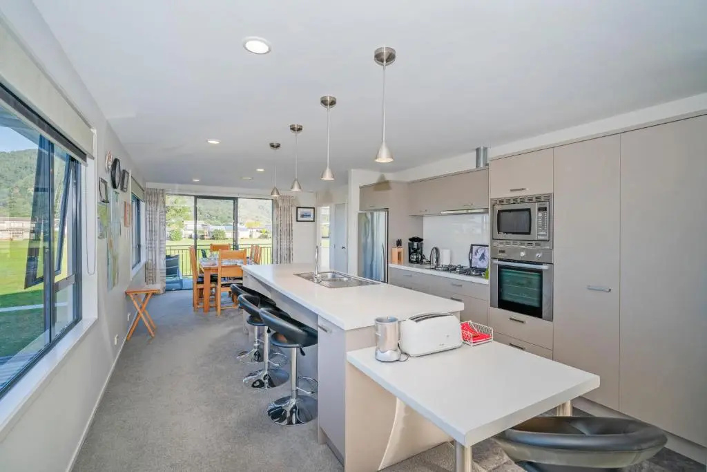 Pauanui Hangar Retreat - Pauanui Holiday Home