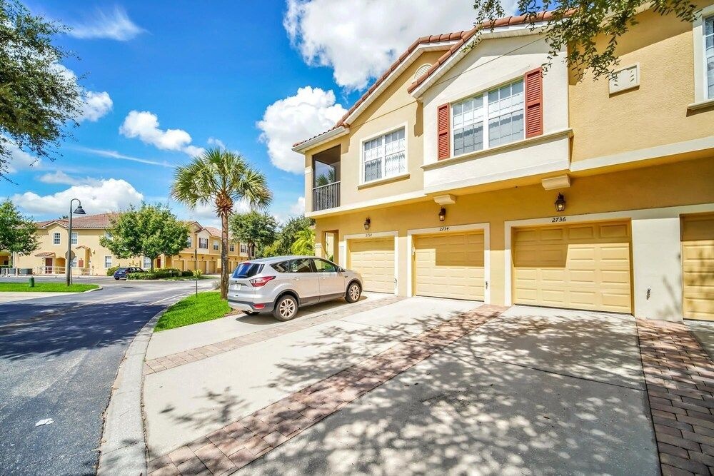 Brand NEW Garden View Condo Minutes to Disney