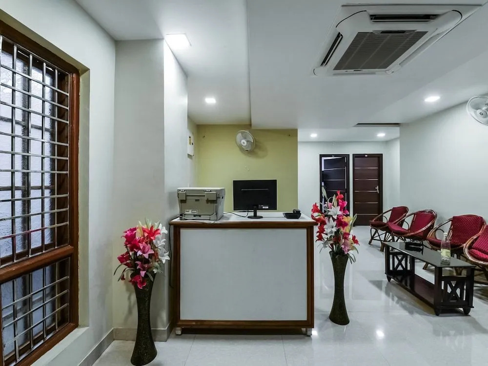 Oyo 18612 Sree Sai Surya Service Apartment