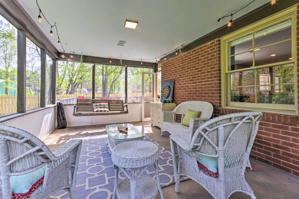 Dog-friendly Home: 1 Mi to Downtown Hendersonville