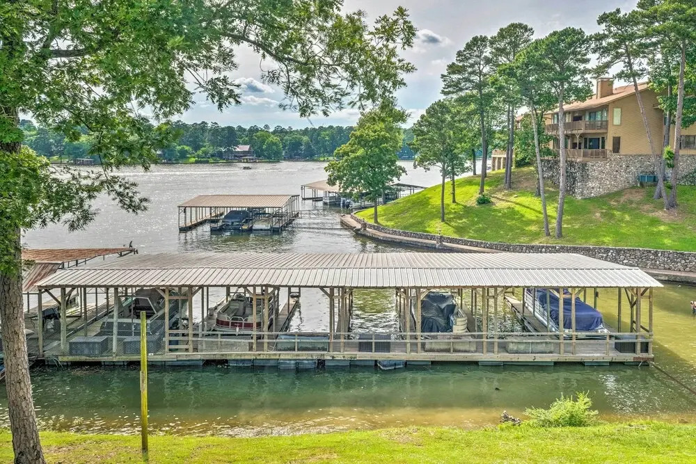 Rorys Roost Hot Springs Condo on Lake Hamilton!