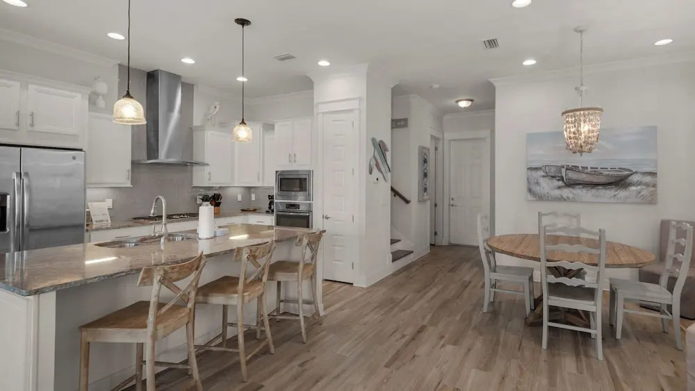 Modern Comfort + Resort Style Pool: Perfect Prominence Location for 10