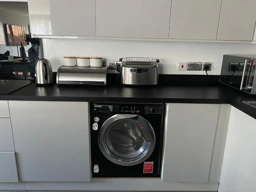 Luxury 2 bedrooms fully equipped Apartment with garden, Free Parking, Free Wifi & Netflix