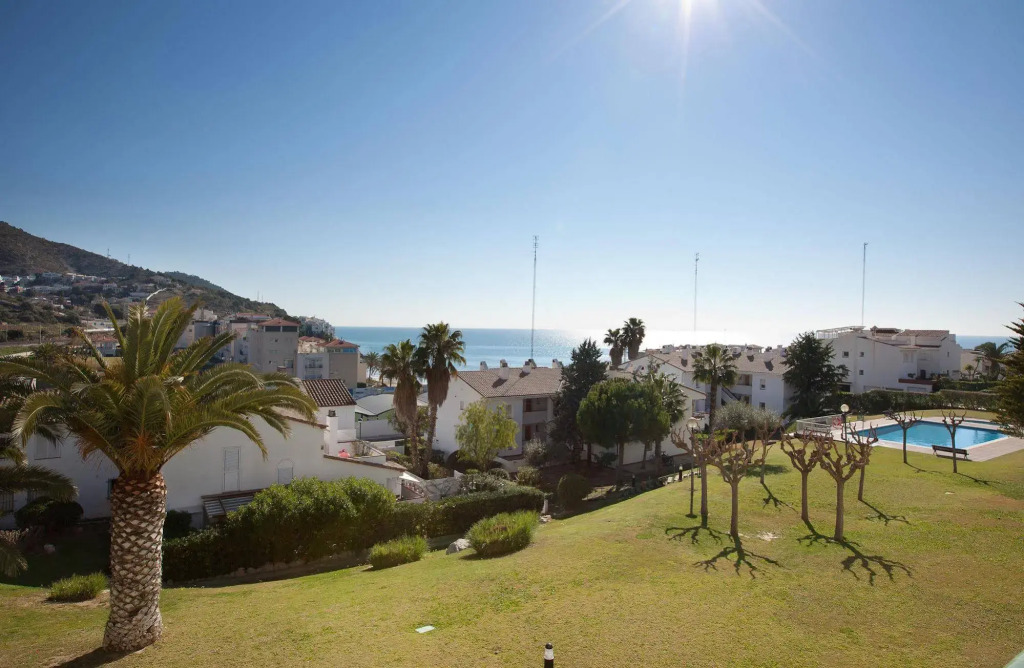 Family Pool & Beach