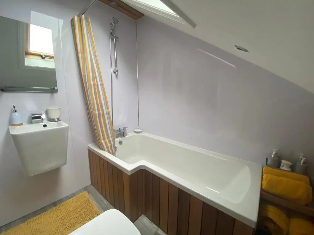 Pierremont En-Suite Rooms- 4 mins walk to Viking Bay Beach