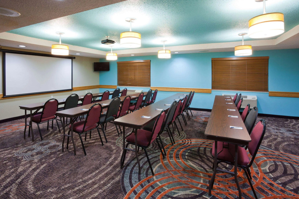 AmericInn by Wyndham Shakopee Near Canterbury Park