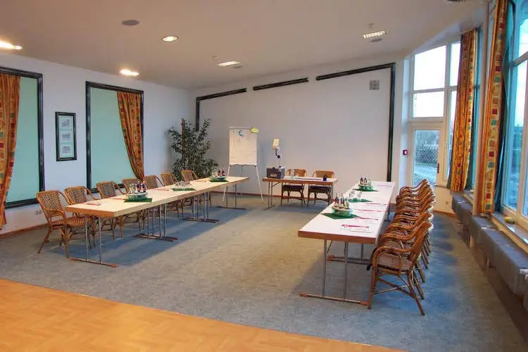 Hotel Bördehof, direkt an der A2 & A14, mit Restaurant