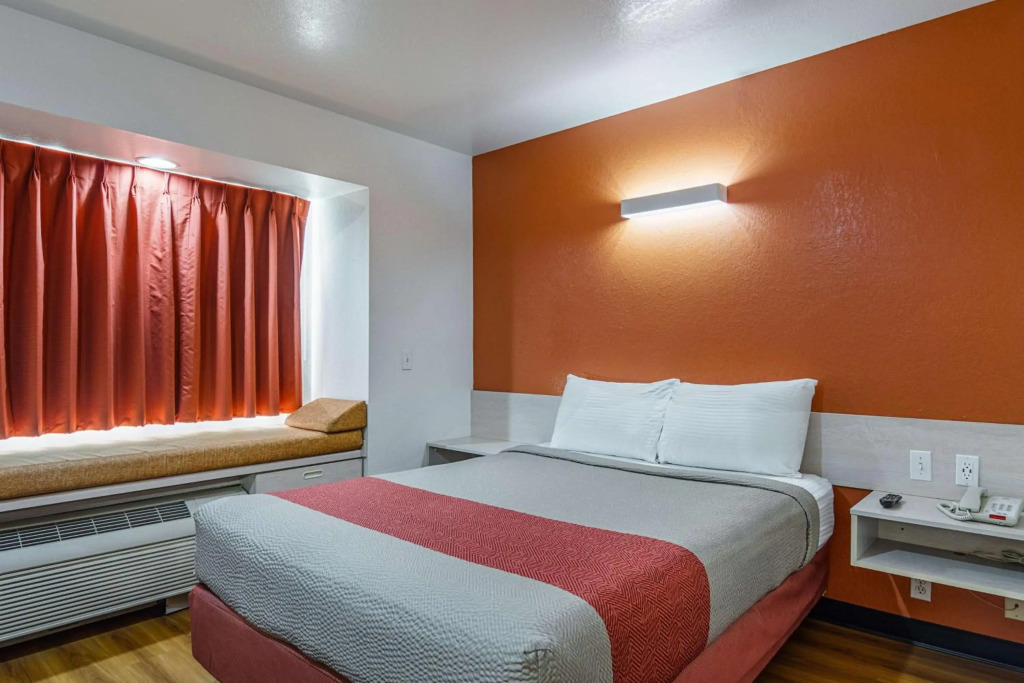 Motel 6-Mcalester, OK