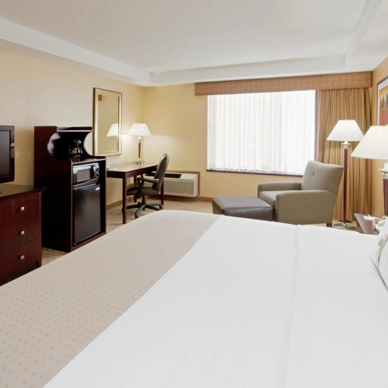 Armoni Inn & Suites