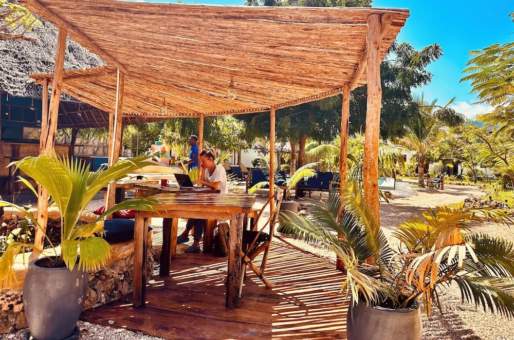 Kameleon Blue Arts Lodge