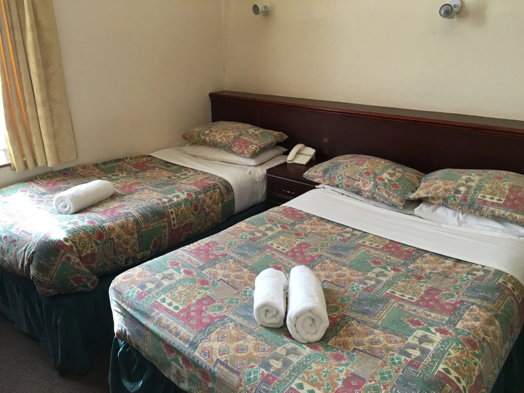 Smiths Hotel