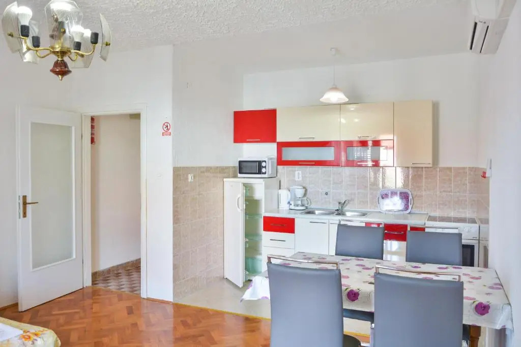 Apartments and Rooms Juki
