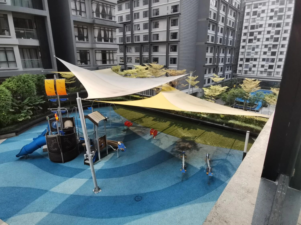 HIJAU Geniehome 2BR1studio Free 99mbps WIFI and Carpark at Utropolis Shah Alam
