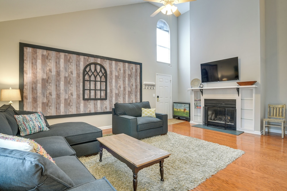 Pinehurst Condo ~ 2 Miles to Downtown & Resort!