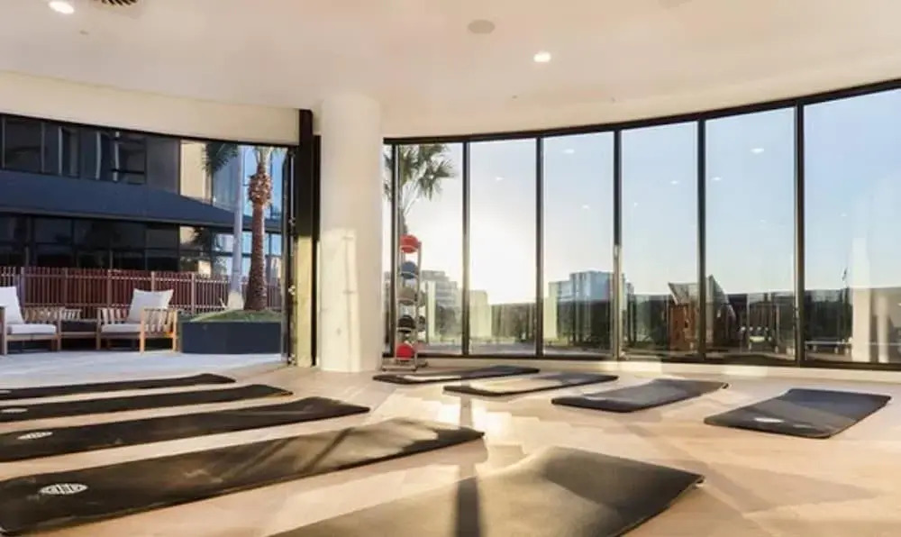Luxury Apartments w Rooftop Pool CBD