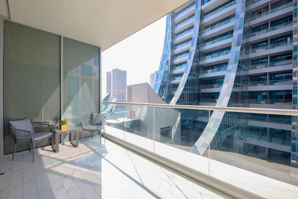 Simply Comfort Vacation Homes Rental Spacious Apts in J One Canal Views Quiet & Central