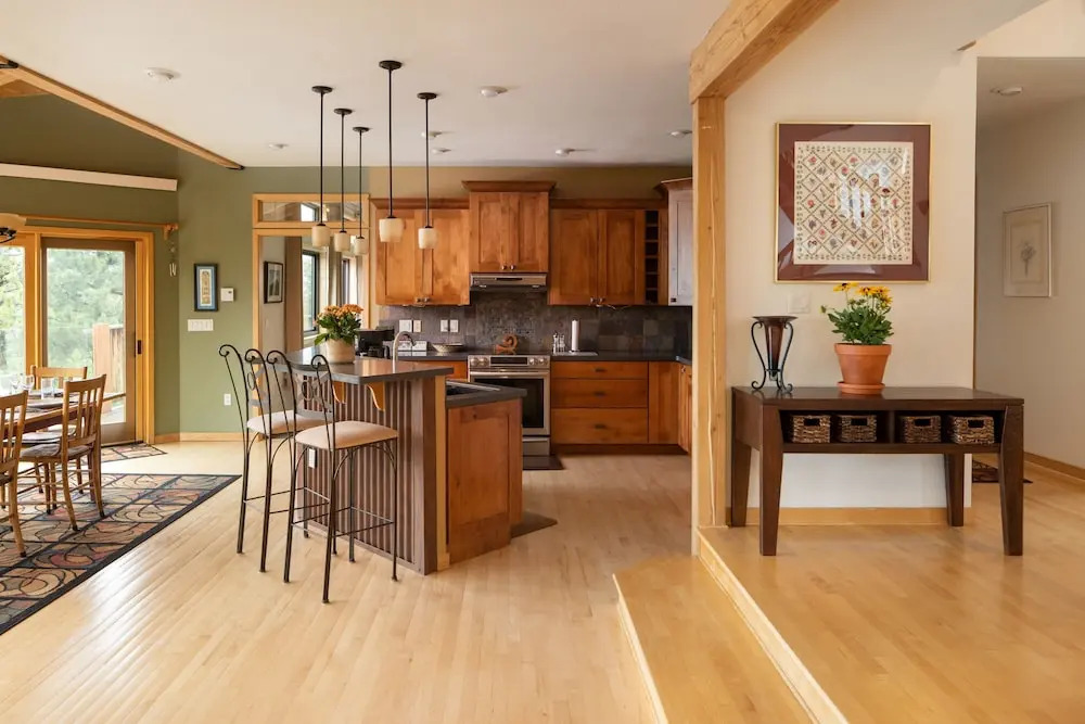 Lookout Lodge In Wondervu 4 Bedroom Home by RedAwning