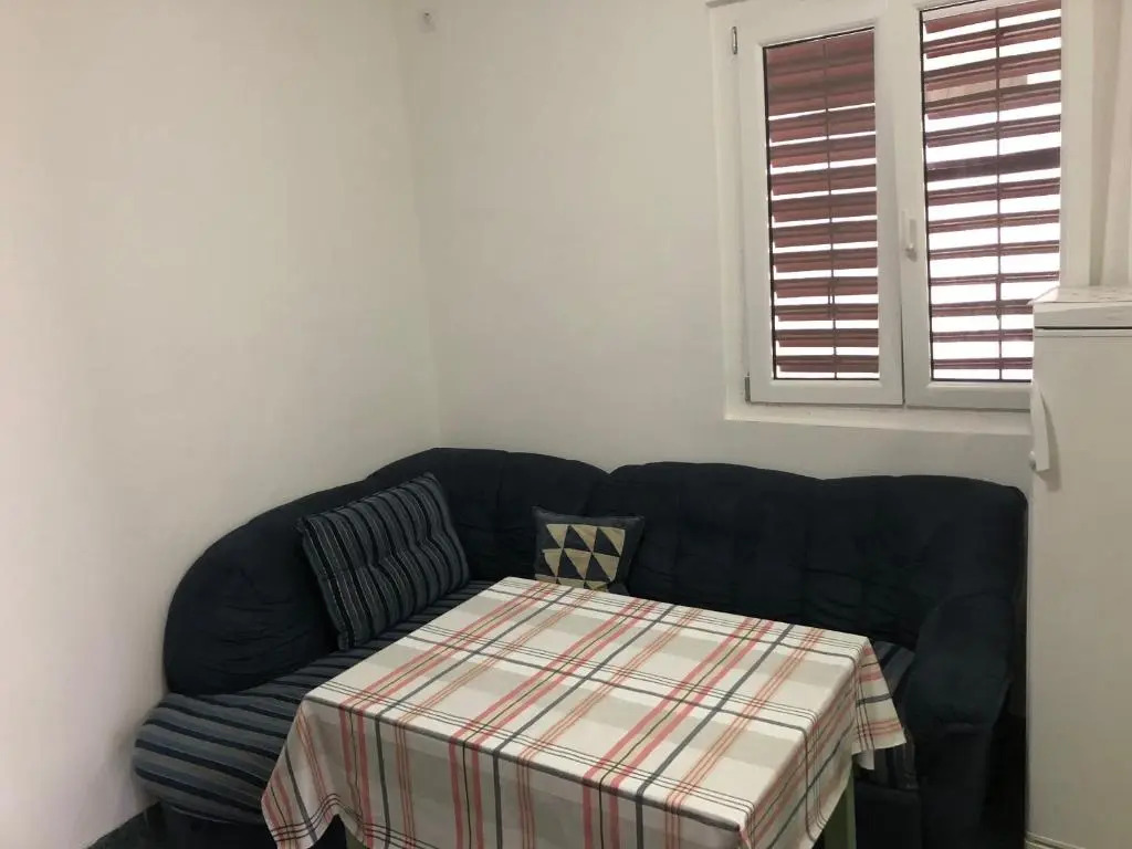 Apartman Sutomore 8 osoba