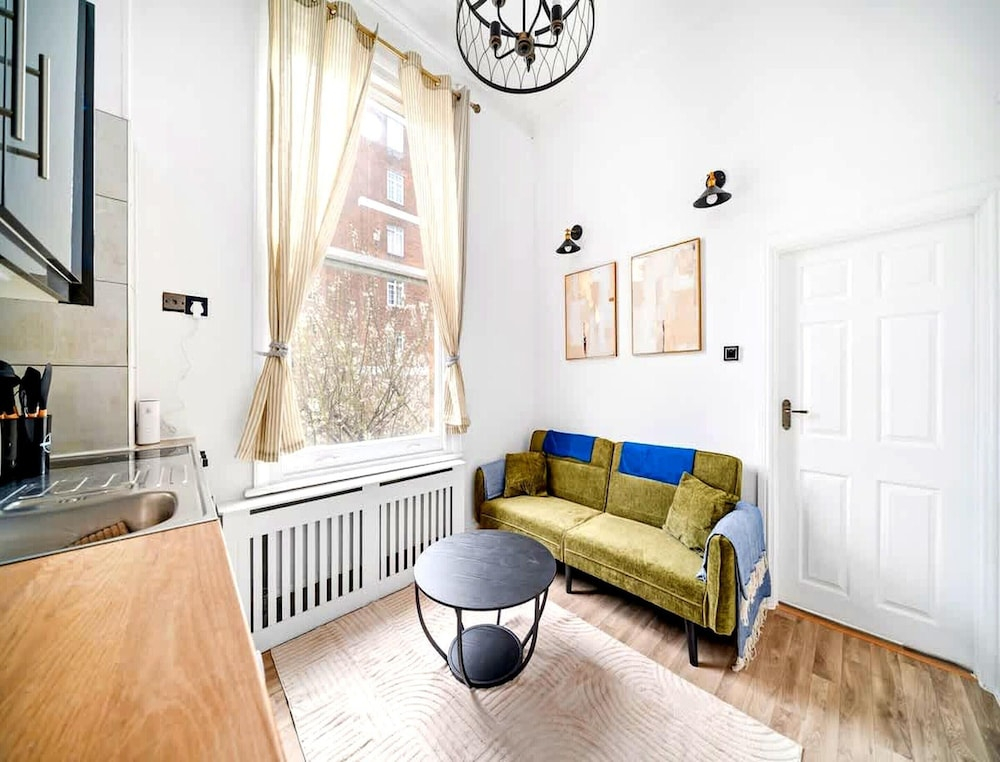Modern 1BR Apartment in Greater London