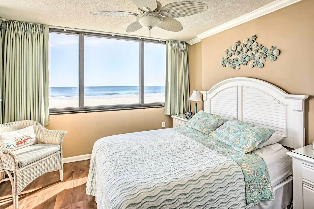 2 Mi to Golfing: Oceanfront Myrtle Beach Condo