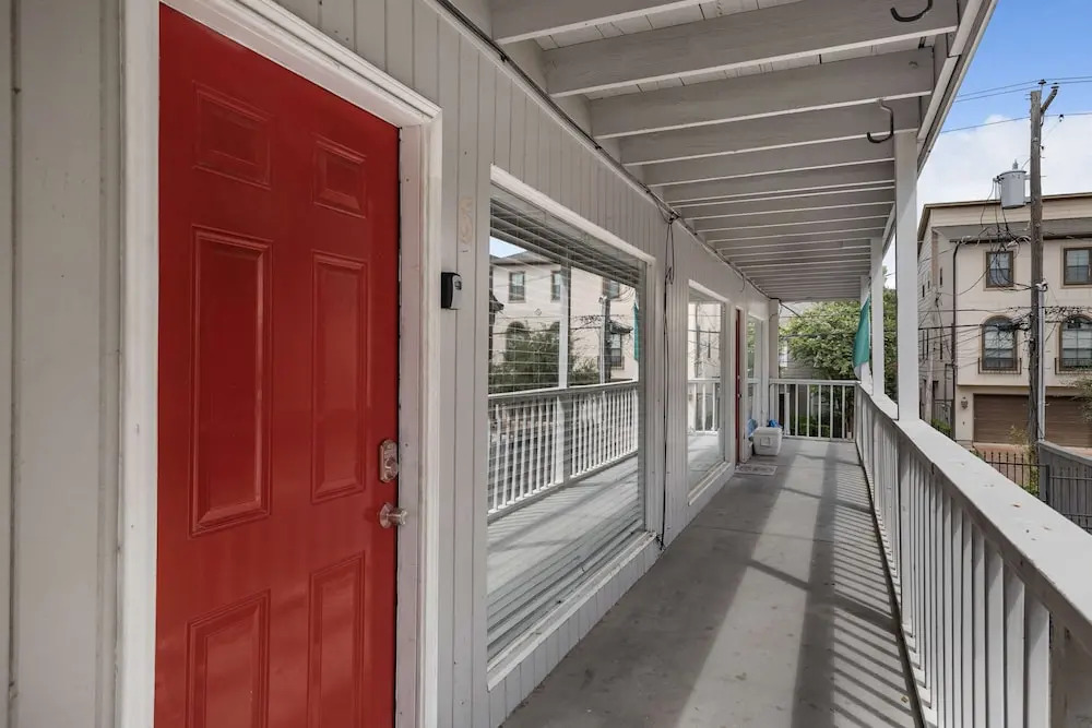 1BD Montrose Living Prime Location Comfy Beds