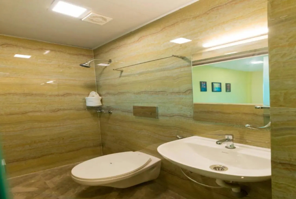 Hotel New Sky Palace Residency - Near International Airport
