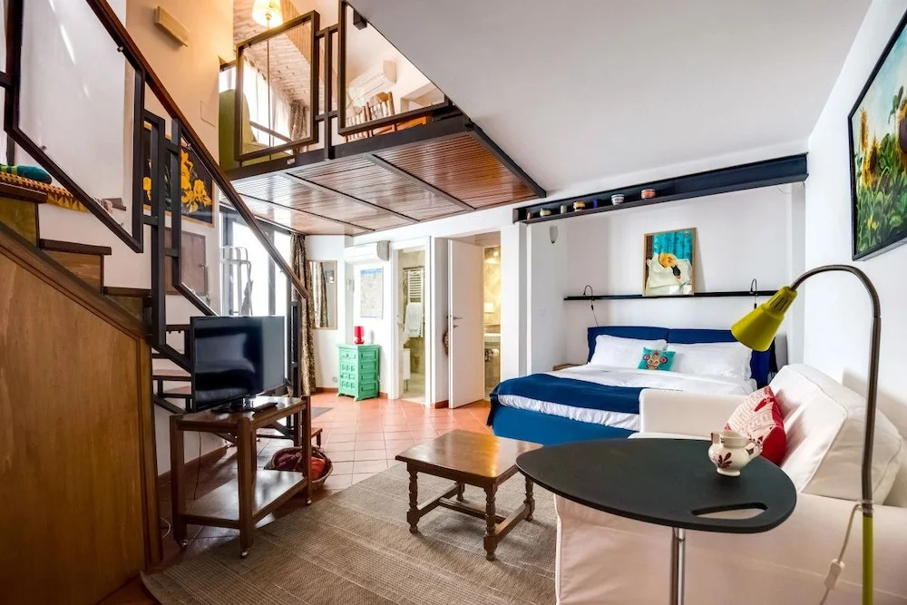 Charming Flat 1 Minute on Foot From Colosseum