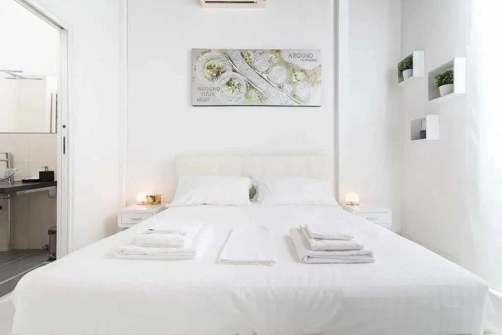 White Ostilia Apartments