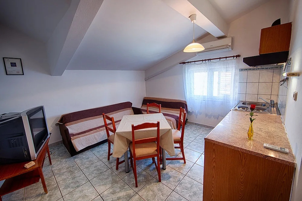 Apartments Malo Lago
