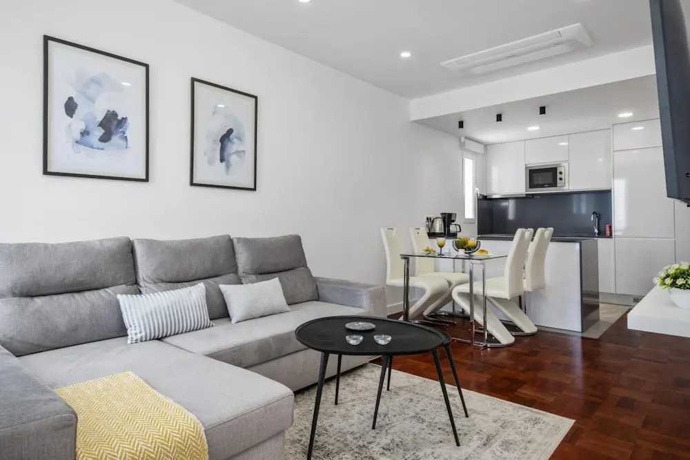 Lido Sunrise Apartment by Homie