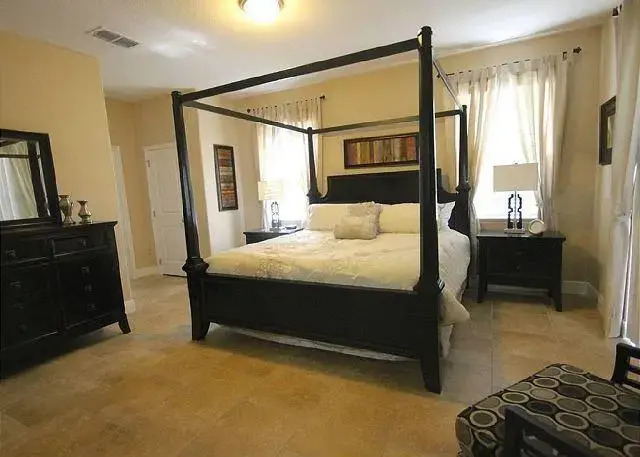 Oakview Drive House