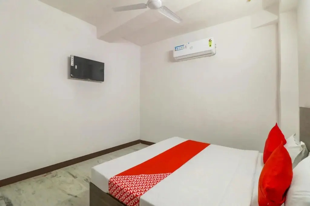 Hotel Z Black by OYO Rooms