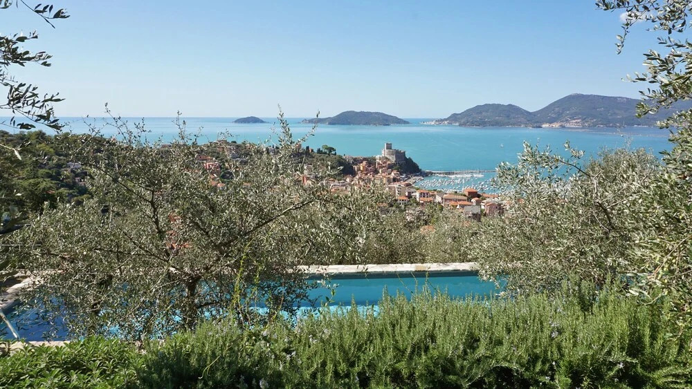 Miralunga-appartament-in-villa-e-piscina