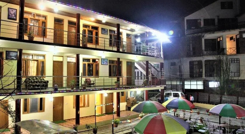 Hotel Chetna & Cottages