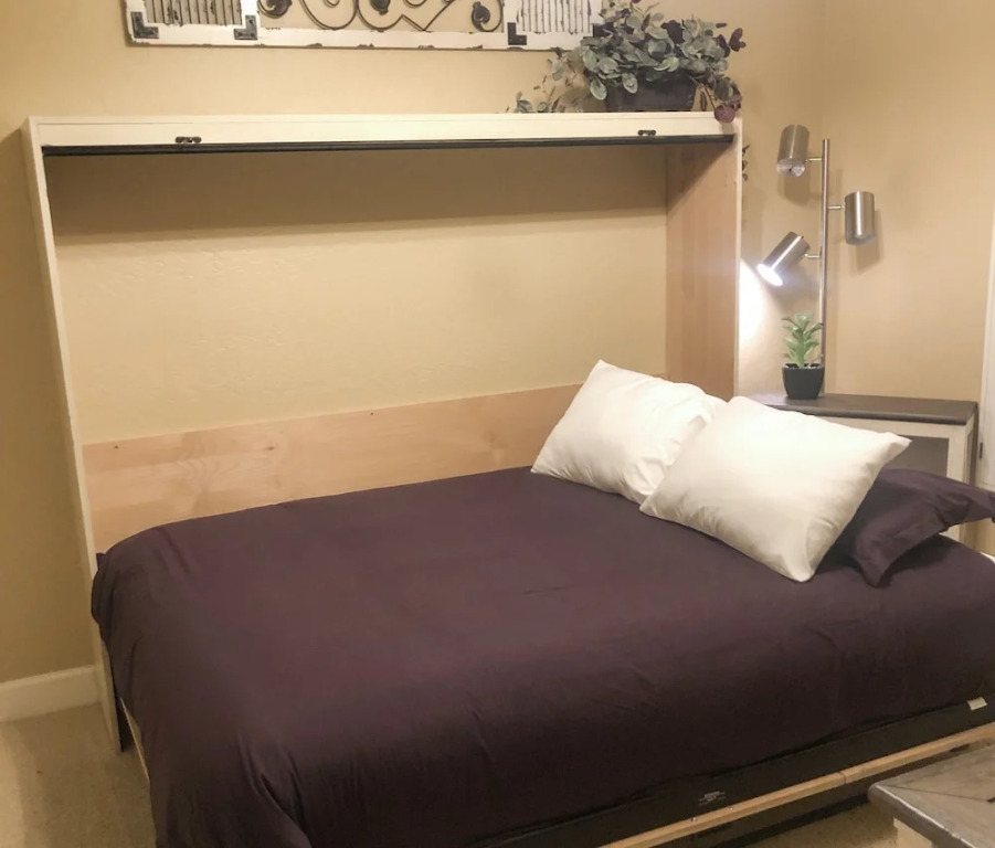 E Sandia Circle - 5 Br Home