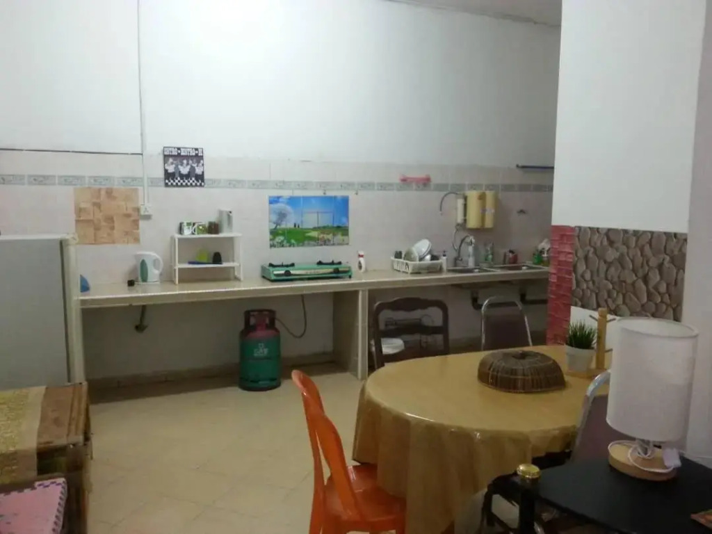 Homestay Aircond Pantai Timur Chalet Guest House Kak Mah