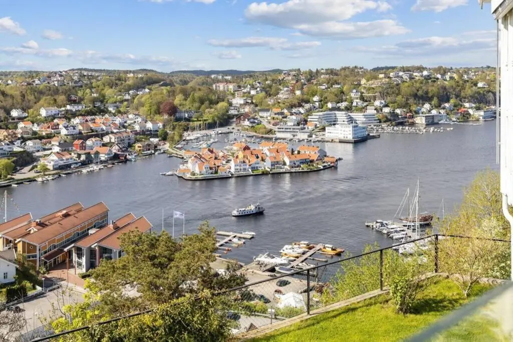 Leilighet med fantastisk utsikt - gratis parkering